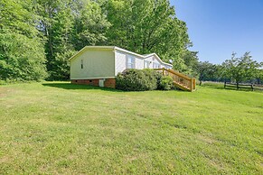 Serene Home: 2 Decks, 3 Mi to Blue Ridge Pkwy