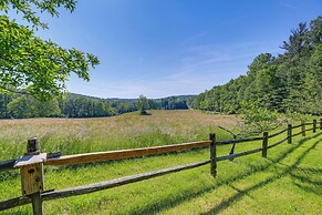 Serene Home: 2 Decks, 3 Mi to Blue Ridge Pkwy