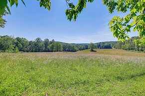 Serene Home: 2 Decks, 3 Mi to Blue Ridge Pkwy
