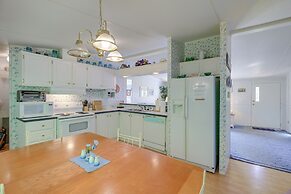 Serene Home: 2 Decks, 3 Mi to Blue Ridge Pkwy
