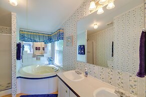 Serene Home: 2 Decks, 3 Mi to Blue Ridge Pkwy