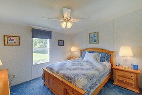 Serene Home: 2 Decks, 3 Mi to Blue Ridge Pkwy