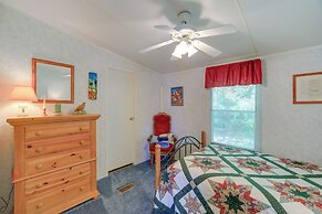 Serene Home: 2 Decks, 3 Mi to Blue Ridge Pkwy