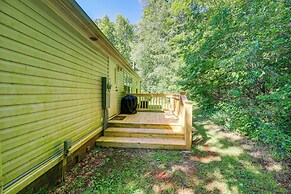 Serene Home: 2 Decks, 3 Mi to Blue Ridge Pkwy