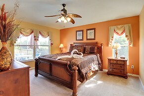 5 Mi to Disney: Lake-view Villa in Emerald Island!