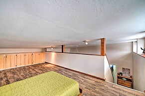 Bohemian Home w/ Screened Porch, 3 Mi to Lake!