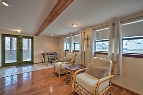 Bohemian Home w/ Screened Porch, 3 Mi to Lake!