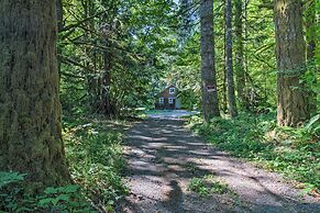 Mysty Mountain Cabin on River: Near Stevens Pass!