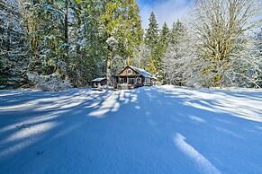 Mysty Mountain Cabin on River: Near Stevens Pass!