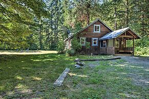 Mysty Mountain Cabin on River: Near Stevens Pass!