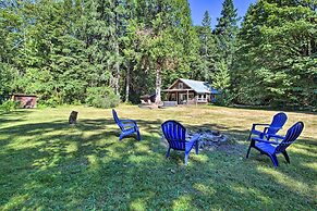 Mysty Mountain Cabin on River: Near Stevens Pass!