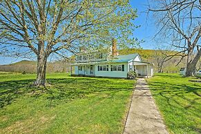 Renovated KY Farmhouse Retreat w/ Pasture Views!