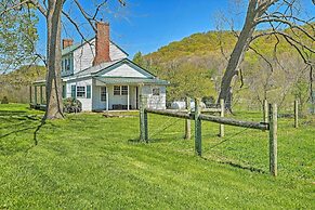 Renovated KY Farmhouse Retreat w/ Pasture Views!