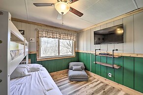 1 Mi to Skiing: Beech Mountain Condo w/ Fireplace!
