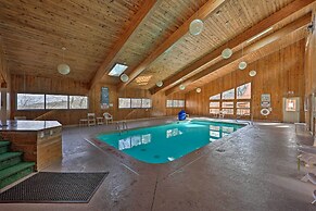 1 Mi to Skiing: Beech Mountain Condo w/ Fireplace!