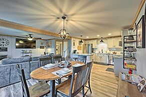 1 Mi to Skiing: Beech Mountain Condo w/ Fireplace!