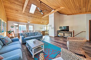 Bright Southern Shores Family Home < 1 Mi to Beach