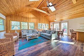 Bright Southern Shores Family Home < 1 Mi to Beach