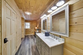 Rangeley Retreat Cabin-style Home: Lake Access