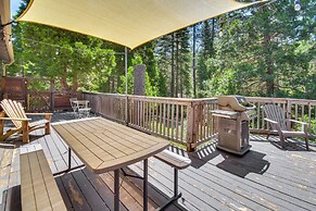 Cozy Retreat w/ Deck ~ 2 Mi to Pinecrest Lake!
