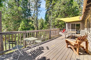 Cozy Retreat w/ Deck ~ 2 Mi to Pinecrest Lake!