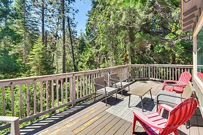 Cozy Retreat w/ Deck ~ 2 Mi to Pinecrest Lake!