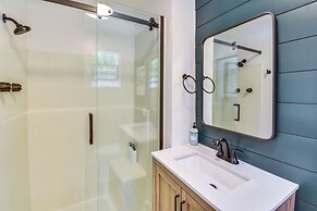 Cozy Retreat w/ Deck ~ 2 Mi to Pinecrest Lake!