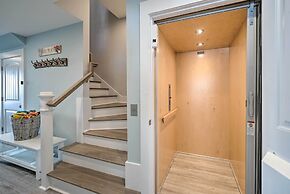 Kure Beach Townhome: Short Walk to the Beach!