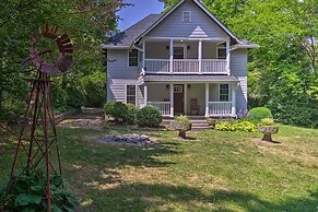 Blue Ridge Mountains Cottage w/ Pergola & Fire Pit