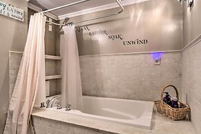 Bel Air Apartment w/ Pool ~ 2 Mi to Main St