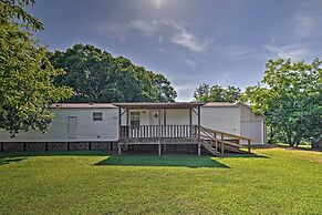 Waterloo Home With Fire Pit - 1/2 Mi to Boat Ramp!