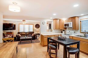 Charming Iowa Abode Near Knoxville Raceway!