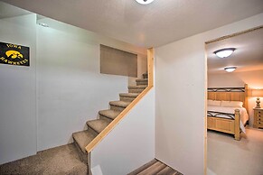 Charming Iowa Abode Near Knoxville Raceway!