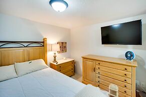 Charming Iowa Abode Near Knoxville Raceway!