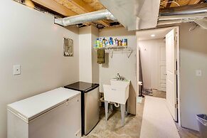Charming Iowa Abode Near Knoxville Raceway!