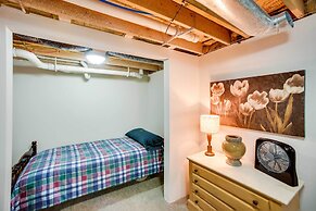 Charming Iowa Abode Near Knoxville Raceway!