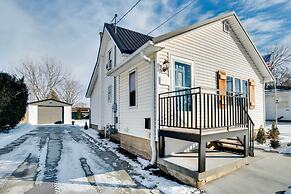 Charming Iowa Abode Near Knoxville Raceway!