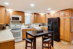 Charming Iowa Abode Near Knoxville Raceway!