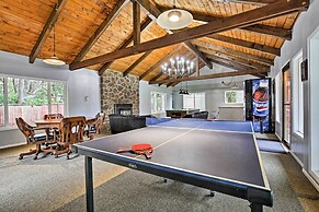 Beachfront Condo w/ Patio & Views - Walk to Shore!