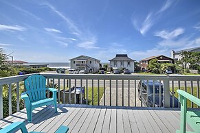 Oak Island Beach Abode w/ Deck: Walk to Shore!