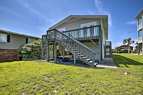 Oak Island Beach Abode w/ Deck: Walk to Shore!