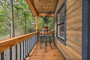 Charming Broken Bow Cabin w/ Jacuzzi & Fire Pit!