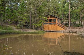 Romantic Broken Bow Cabin w/ Jacuzzi & Fire Pit!