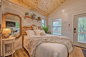 Romantic Broken Bow Cabin w/ Jacuzzi & Fire Pit!
