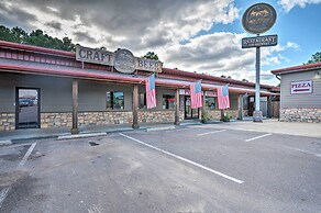 Romantic Broken Bow Cabin w/ Jacuzzi & Fire Pit!
