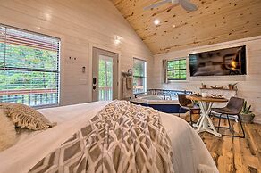 Romantic Broken Bow Cabin w/ Jacuzzi & Fire Pit!