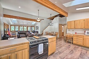 Serene Greer Cabin w/ Grill ~ 12 Mi to Skiing!