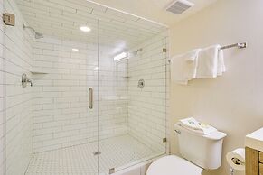 Superb Park City Escape w/ Deck, Walk to Ski Lift!