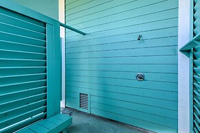 Deck + Fire Pit: Updated Crystal Beach Retreat!