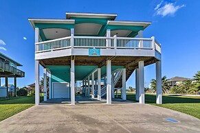 Deck + Fire Pit: Updated Crystal Beach Retreat!